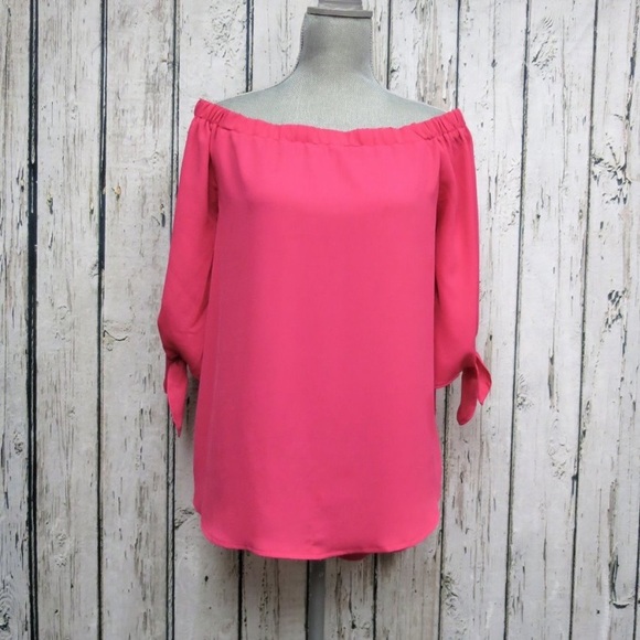 Adorable Staccato Pink Off Shoulder Top Size Large - Picture 1 of 3